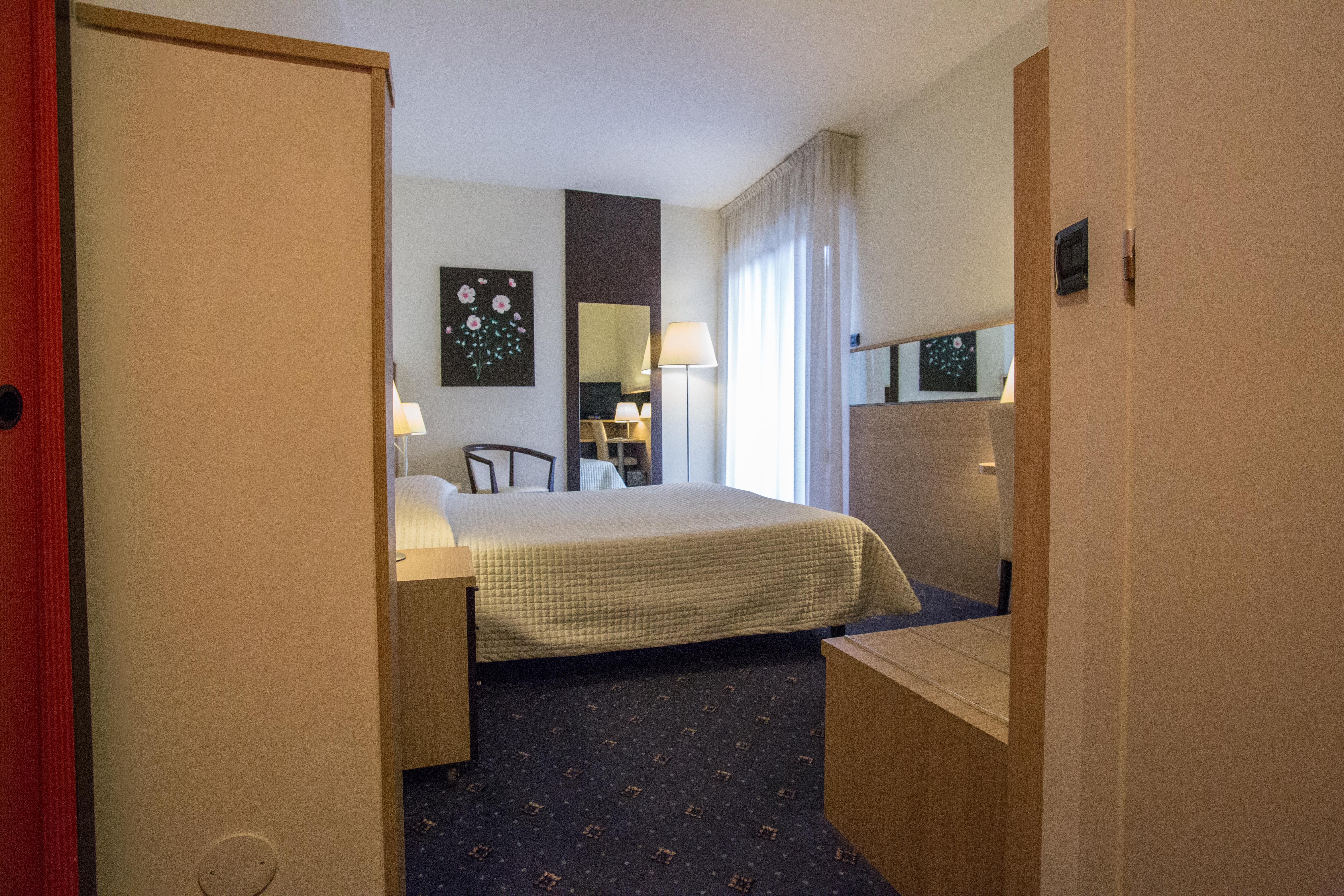 Hotel Augustus Риччоне Экстерьер фото