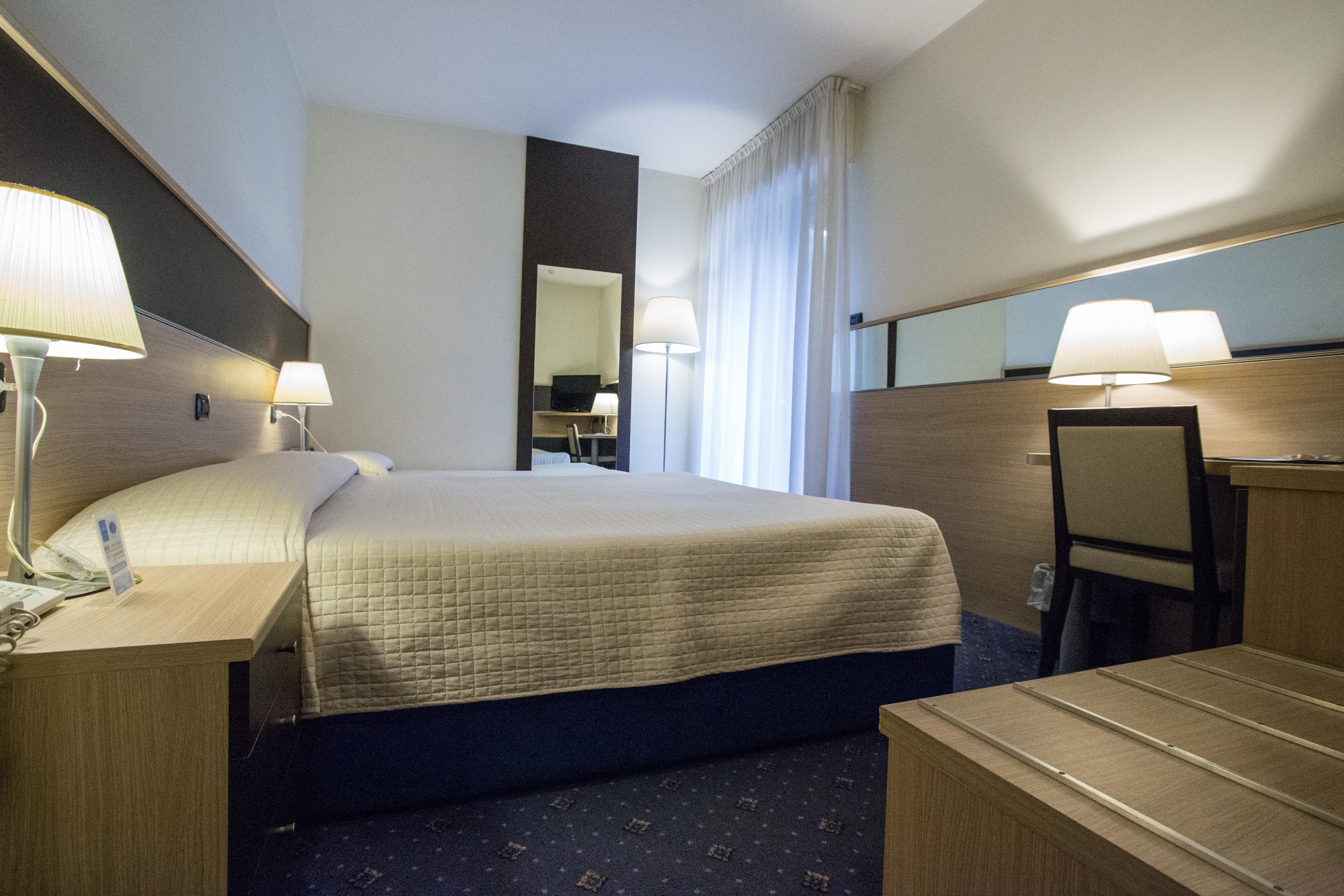 Hotel Augustus Риччоне Экстерьер фото