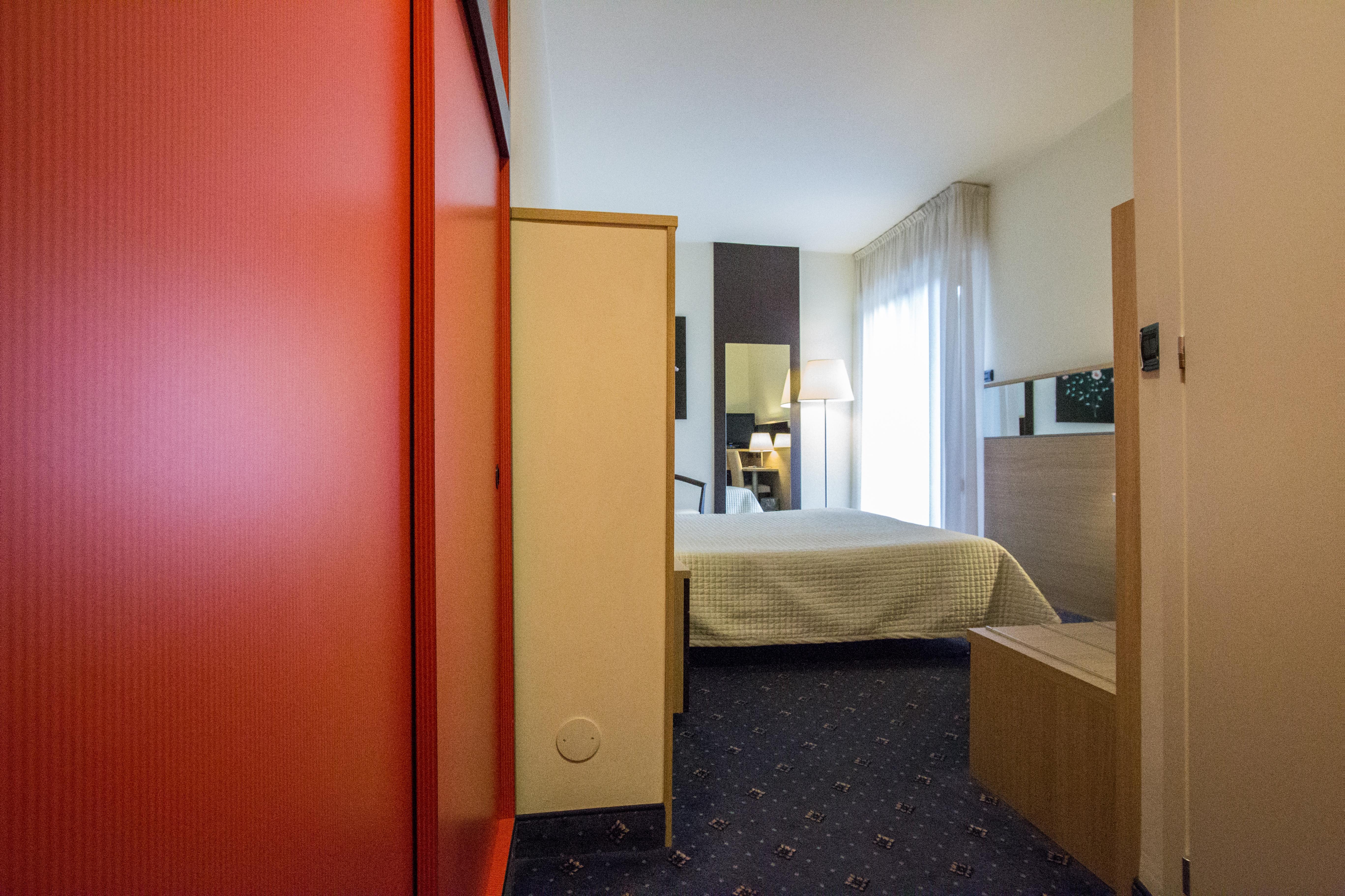 Hotel Augustus Риччоне Экстерьер фото