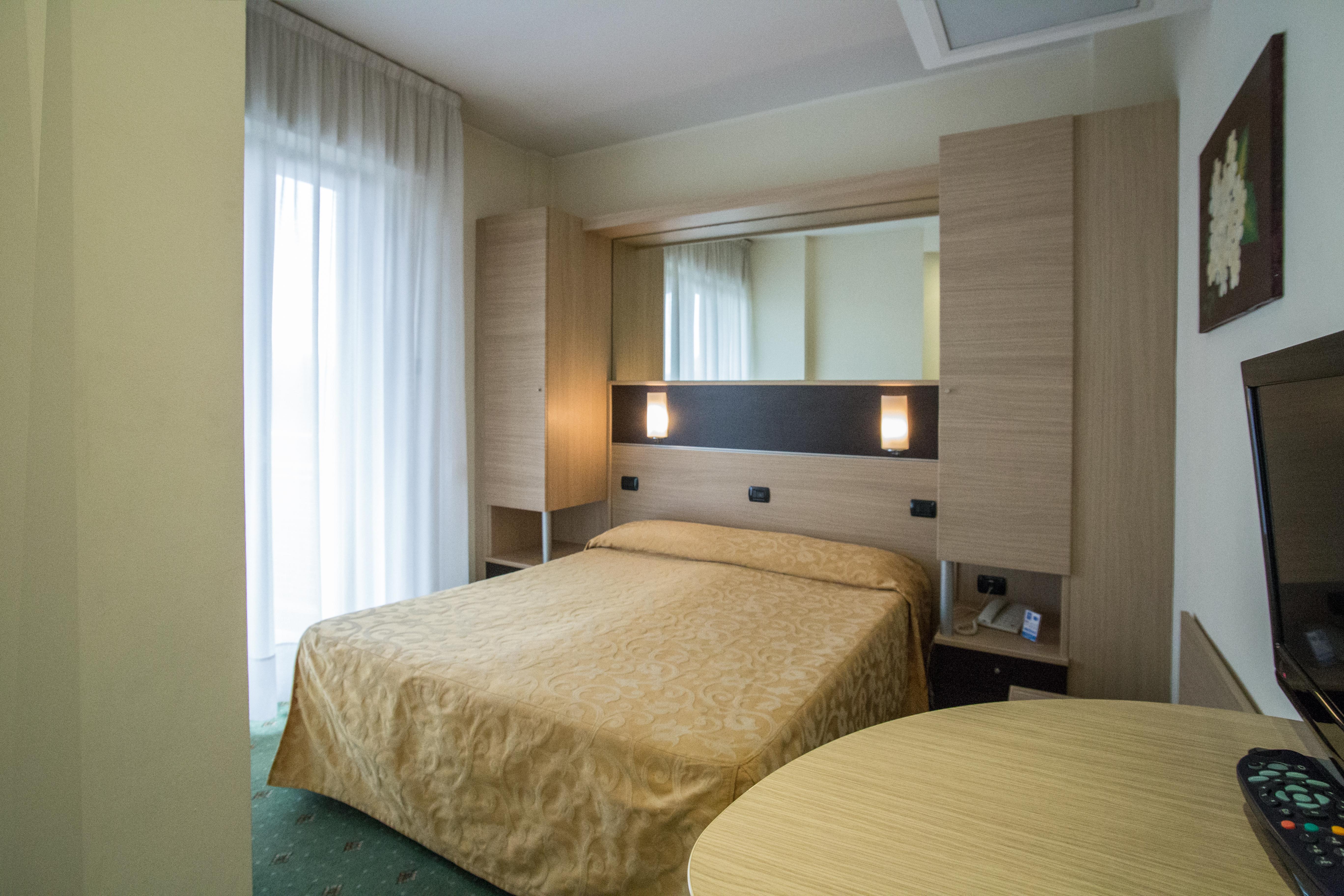 Hotel Augustus Риччоне Экстерьер фото