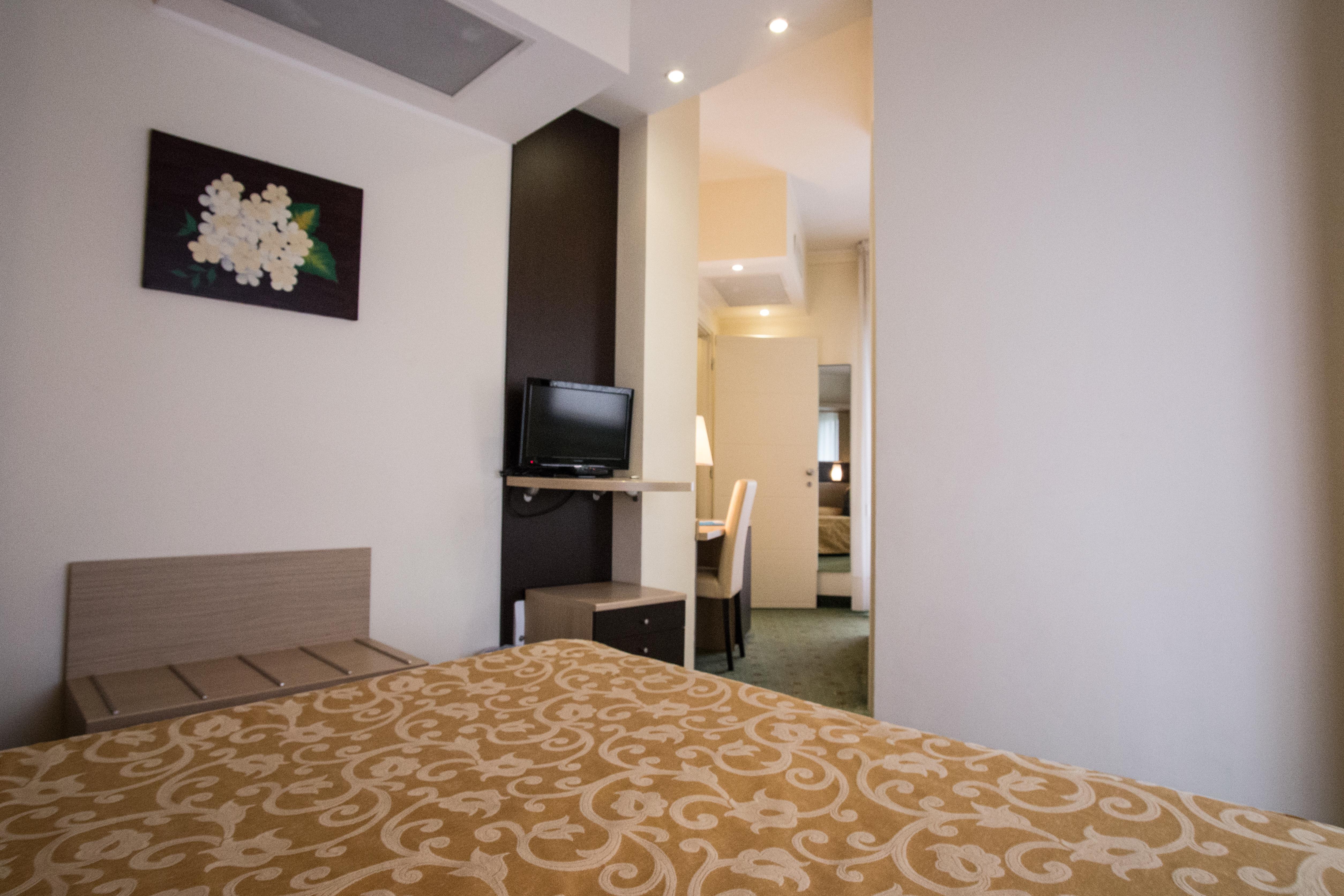 Hotel Augustus Риччоне Экстерьер фото