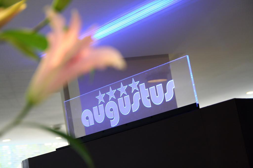 Hotel Augustus Риччоне Экстерьер фото