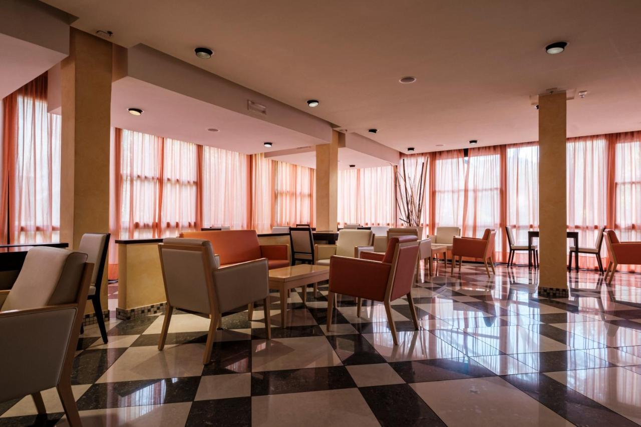 Hotel Augustus Риччоне Экстерьер фото