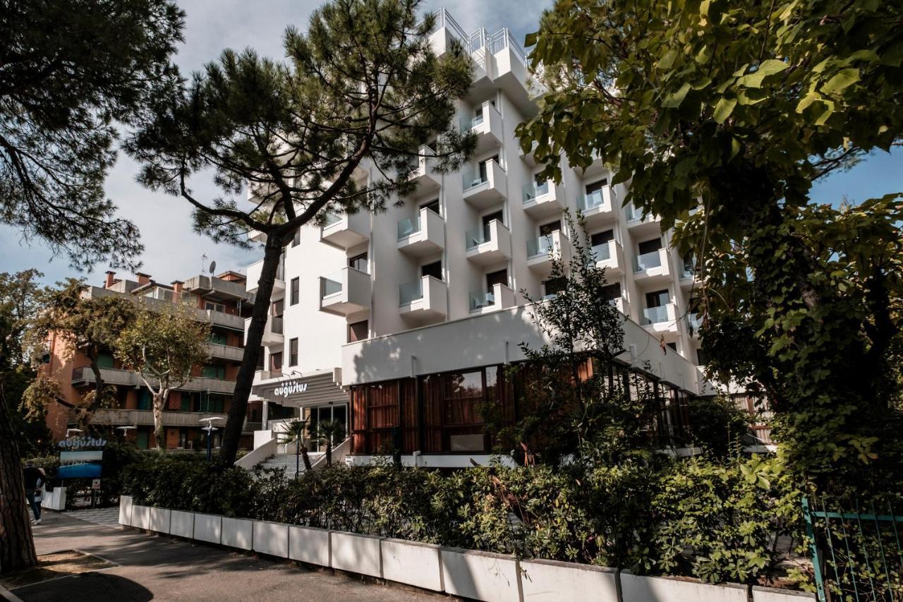 Hotel Augustus Риччоне Экстерьер фото