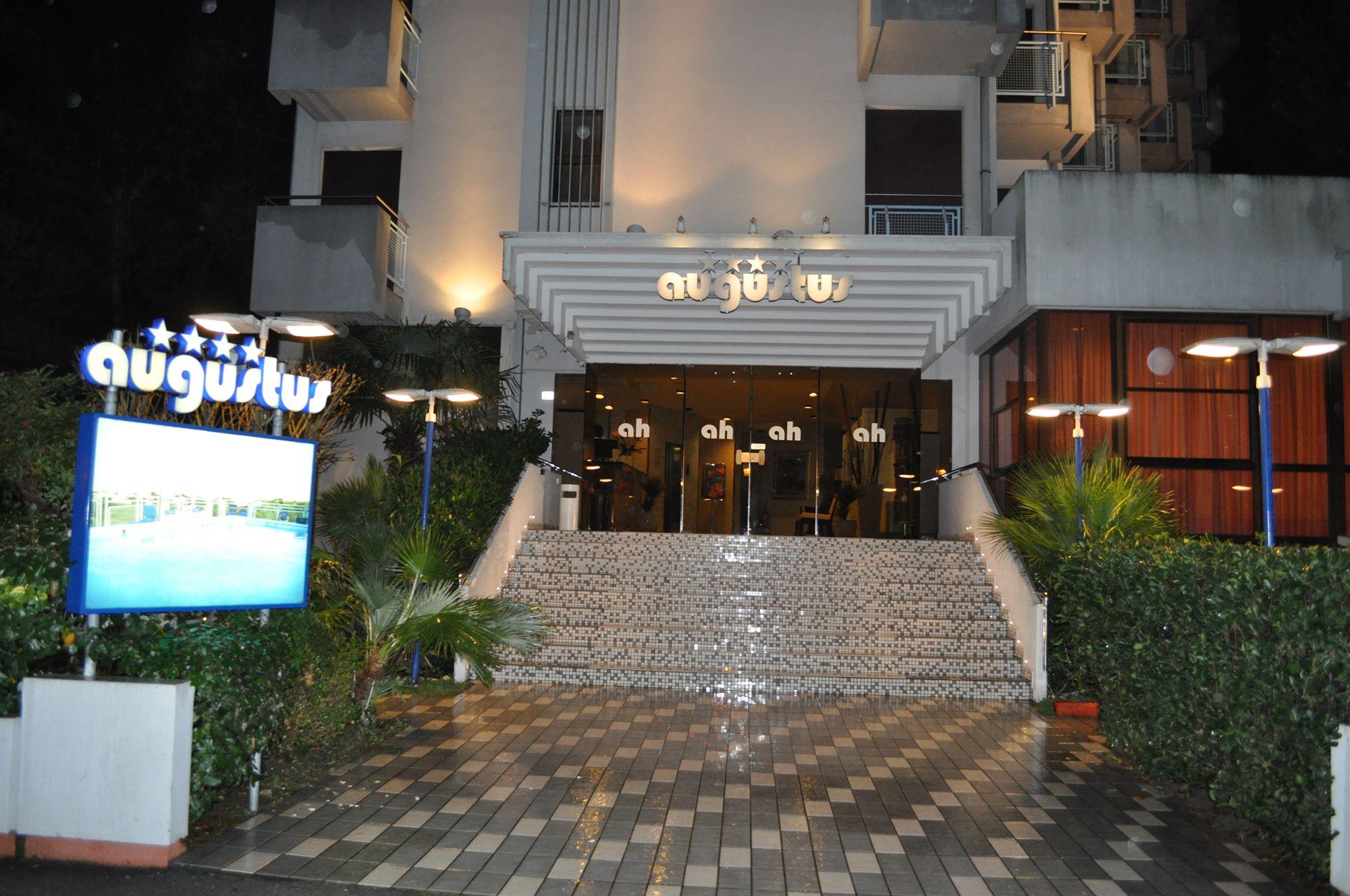 Hotel Augustus Риччоне Экстерьер фото