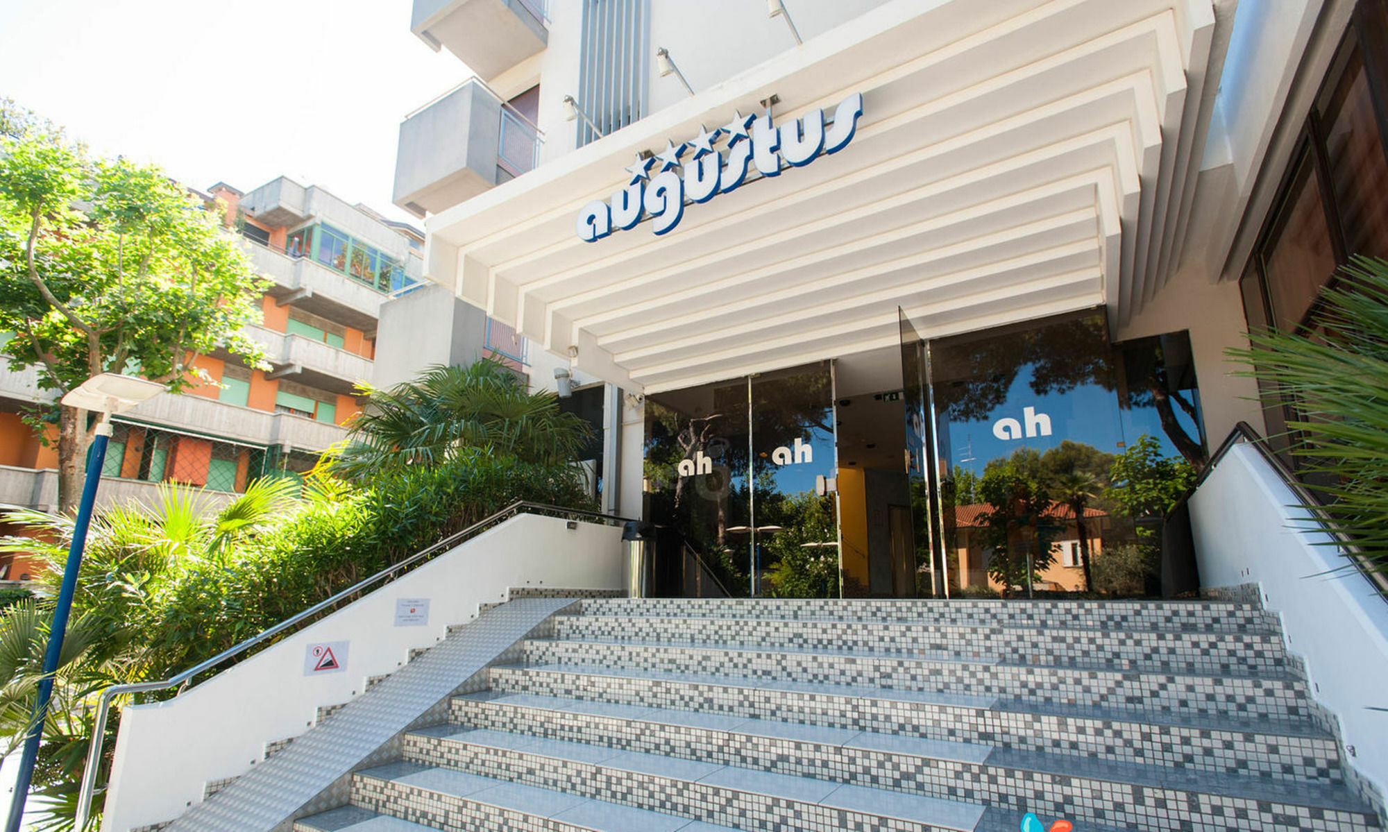 Hotel Augustus Риччоне Экстерьер фото